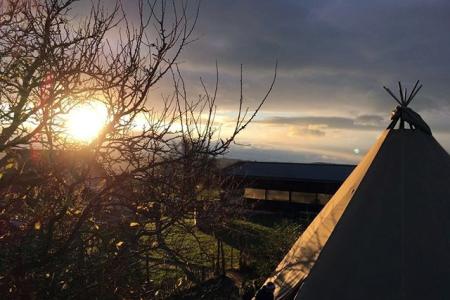 Sonnenuntergang Tipi_Web.jpg